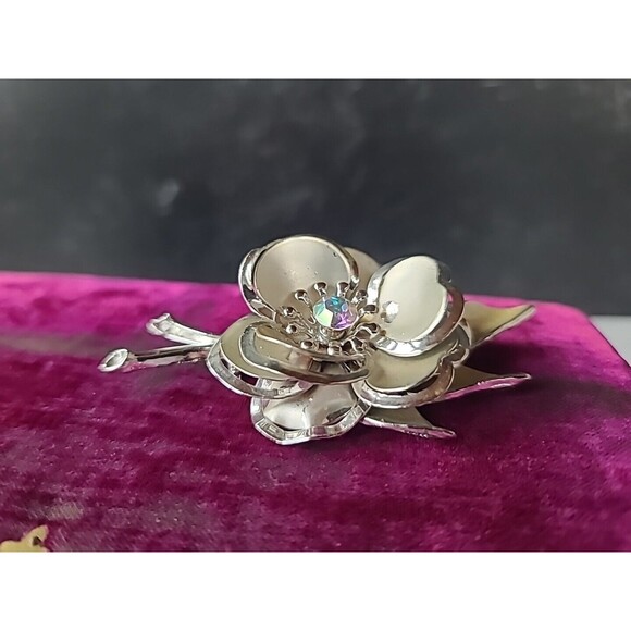 Silver Floral Rhinestone Brooch Vintage - Picture 2 of 10